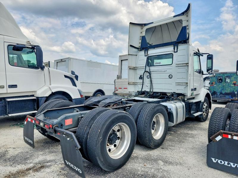 2019 Volvo VIN 4V4WC9EHXKN219207 COPART salvage auction — NORMAL WEAR, Nc - Certificate Of Title, sold $7,500 on 2026-07-28 (photo 4)