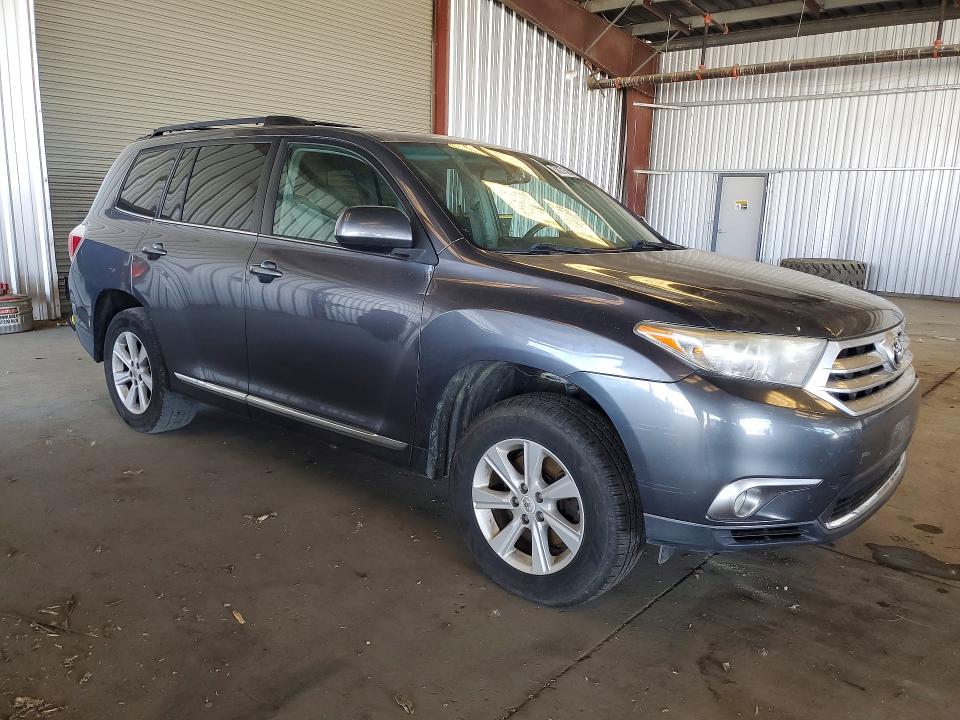 2011 Toyota Highlander VIN 5TDBK3EH9BS065707 COPART salvage auction — MINOR DENT/SCRATCHES, Ca - Dis/Dlr/Exp Only Clean Title, sold $2,650 on 2026-07-16 (photo 4)
