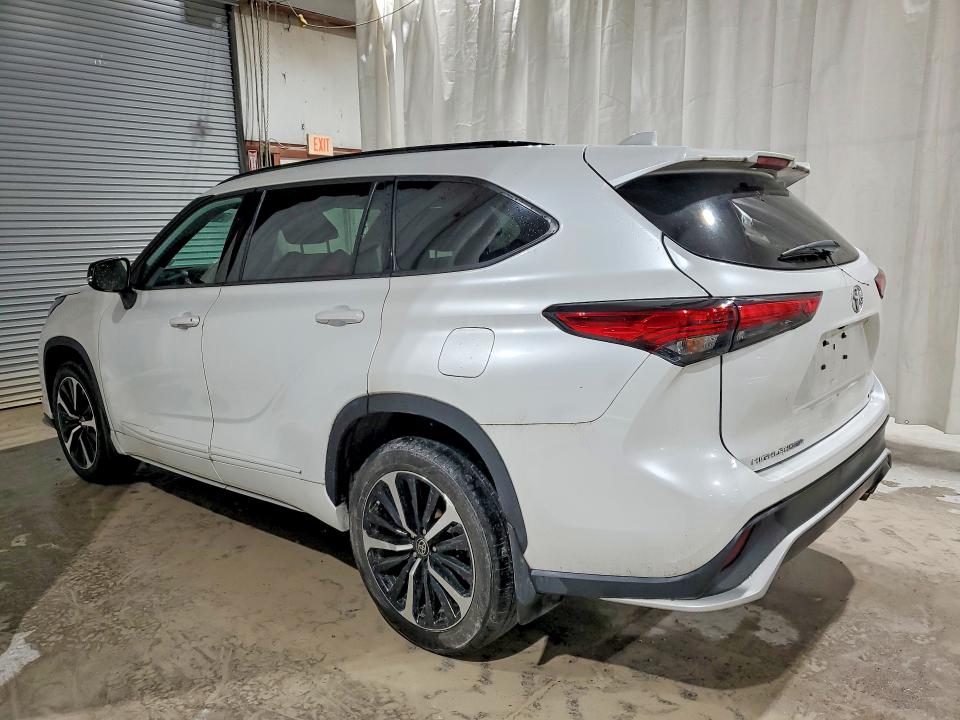 2022 Toyota Highlander VIN 5TDLZRBH4NS251179 COPART salvage auction — VANDALISM, Az - Cert Of Title - Salvage, sold $21,600 on 2026-07-06 (photo 2)