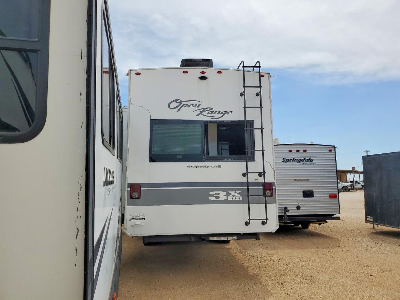 2025 Highland Ridge VIN 58TCM0BV0S3BD3069 COPART salvage auction — Rollover, TX - SALVAGE VEHICLE TITLE, sold $24,900 on 2026-07-09 (photo 3)