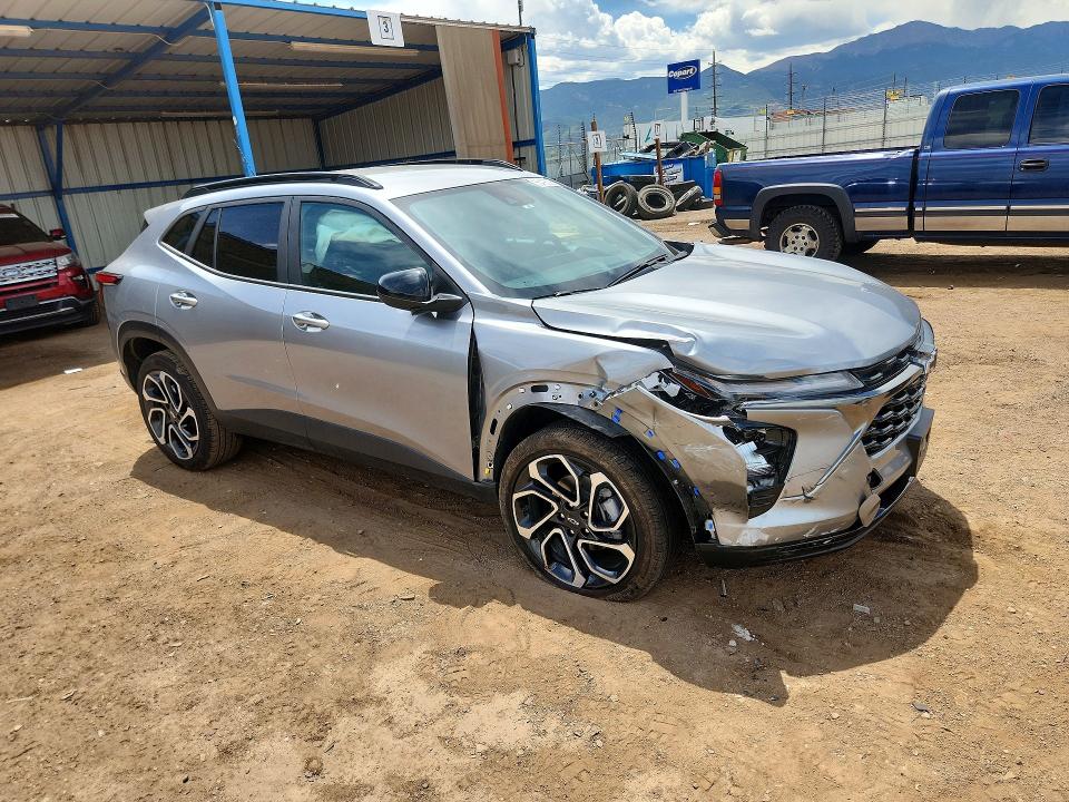 2025 Chevrolet Trax VIN KL77LJEP7SC161266 COPART salvage auction — FRONT END, Co - Salvage Title, sold $8,000 on 2026-07-06 (photo 4)