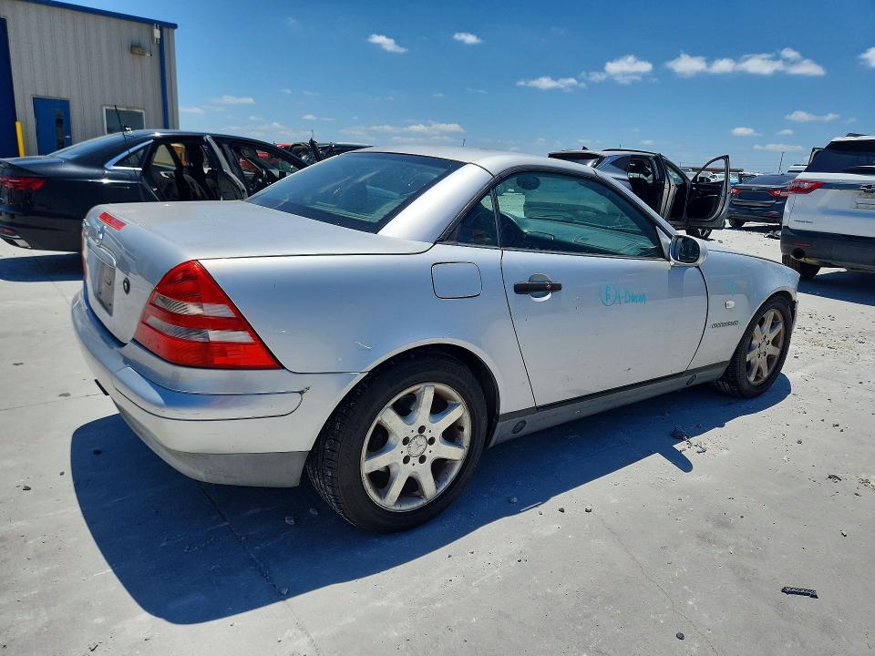 1999 Mercedes-benz Slk-klasse VIN WDBKK47F3XF127819 COPART salvage auction — FRONT END, Tx - Salvage Vehicle Title, sold $325 on 2026-07-17 (photo 3)