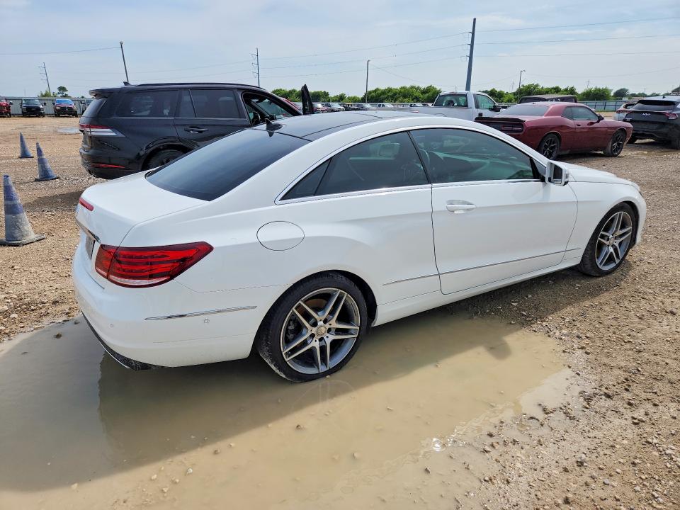 2015 Mercedes-benz E-klasse VIN WDDKJ6FB5FF304633 COPART salvage auction — WATER/FLOOD, Tx - Salvage Title-Flood Damage, sold $1,550 on 2026-07-29 (photo 4)