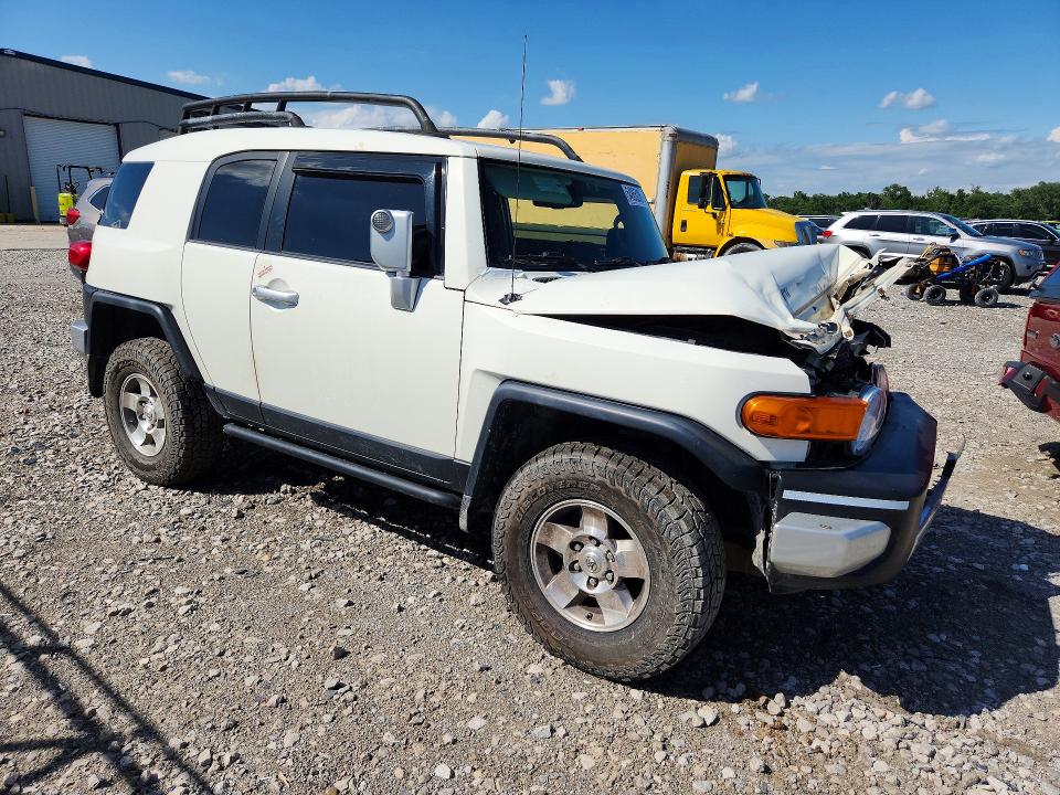 2010 Toyota Fj cruiser VIN JTEBU4BF0AK079211 COPART salvage auction — FRONT END, IL - SALVAGE CERTIFICATE, sold $4,200 on 2026-07-06 (photo 4)