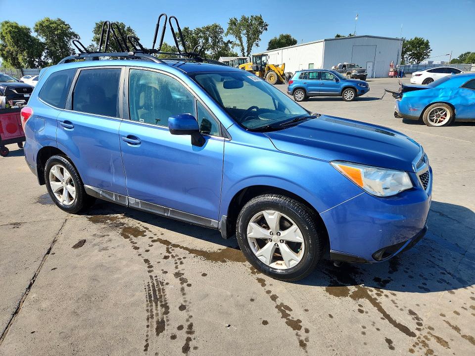 2015 Subaru Forester VIN JF2SJARC6FH512754 COPART salvage auction — MINOR DENT/SCRATCHES, CA - CERTIFICATE OF TITLE, sold $4,000 on 2026-08-01 (photo 4)