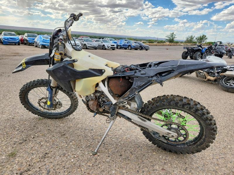 2017 Husqvarna VIN VBKUCR432HM301924 COPART salvage auction — MINOR DENT/SCRATCHES, Nm - Cert Of Title-Salvage, sold $550 on 2026-09-17 (photo 3)