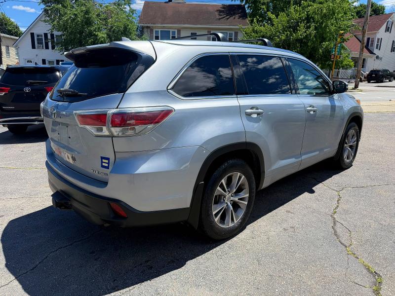 2015 Toyota Highlander VIN 5TDJKRFH3FS075698 COPART salvage auction — MINOR DENT/SCRATCHES, Me - Certificate Of Title (P), sold $10,000 on 2026-07-15 (photo 3)