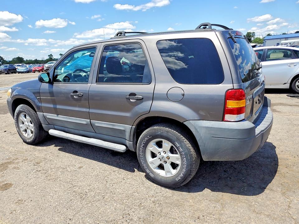 2005 Ford Escape VIN 1FMYU93175KD99593 COPART salvage auction — ENGINE BURN, PA - CERT OF SALV-R=RECONSTRUCTED, sold $400 on 2026-07-02 (photo 2)