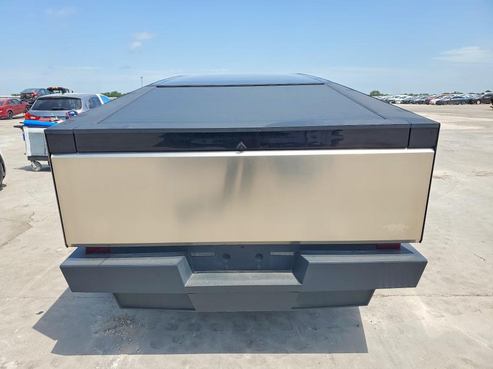 2025 Tesla VIN 7G2CEHEE2SA061608 COPART salvage auction — WATER/FLOOD, TX - SALVAGE TITLE-FLOOD DAMAGE, sold $51,500 on 2026-08-20 (photo 6)