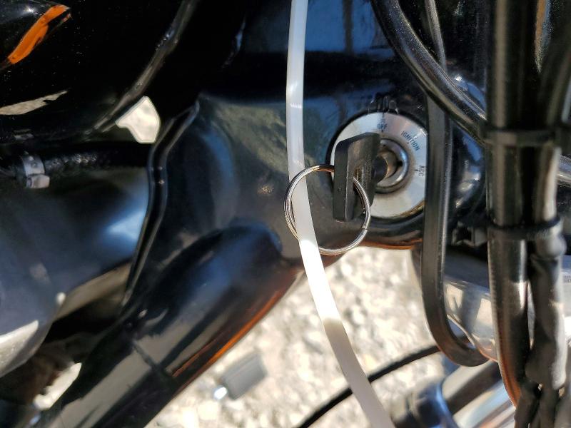 2011 Harley-davidson Fxdb VIN 1HD1GX41XBC319255 COPART salvage auction — ROLLOVER, FL - CERT OF TITLE SLVG REBUILDABLE, sold $575 on 2026-07-20 (photo 8)