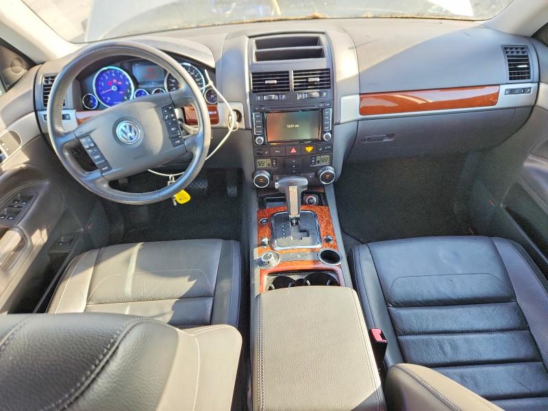 2010 Volkswagen Touareg VIN WVGBF7A9XAD000817 COPART salvage auction — MINOR DENT/SCRATCHES, Ca - Dis/Dlr/Exp Only Junk Receipt, sold $425 on 2026-07-30 (photo 8)