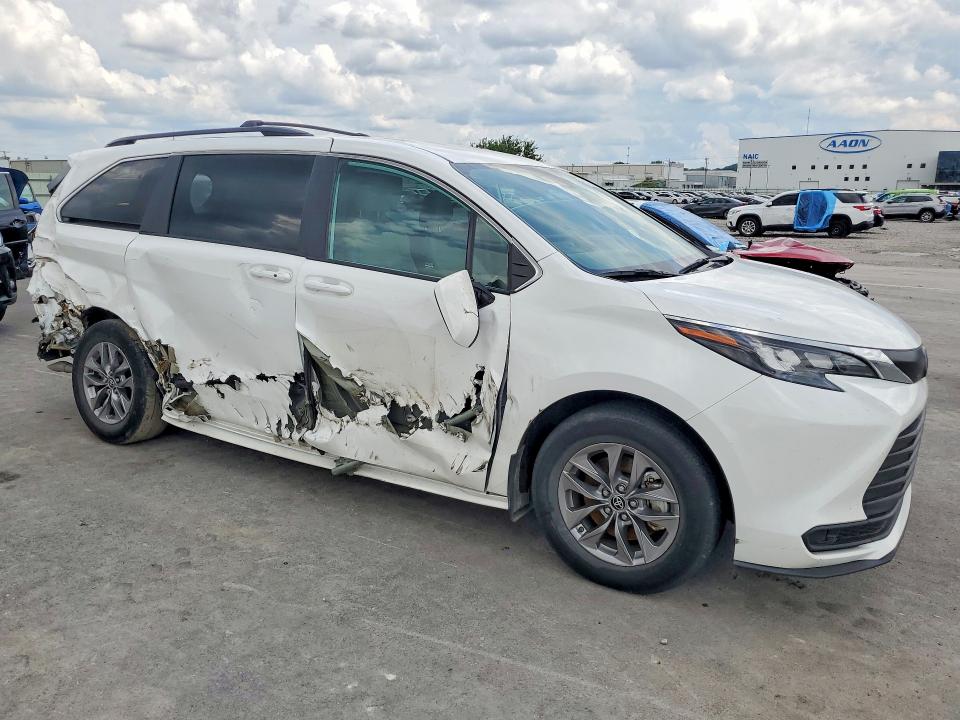 2025 Toyota Sienna VIN 5TDKRKEC8SS227496 COPART salvage auction — SIDE, OK - CERT OF TITLE-SALVAGE, sold $13,600 on 2026-07-02 (photo 4)