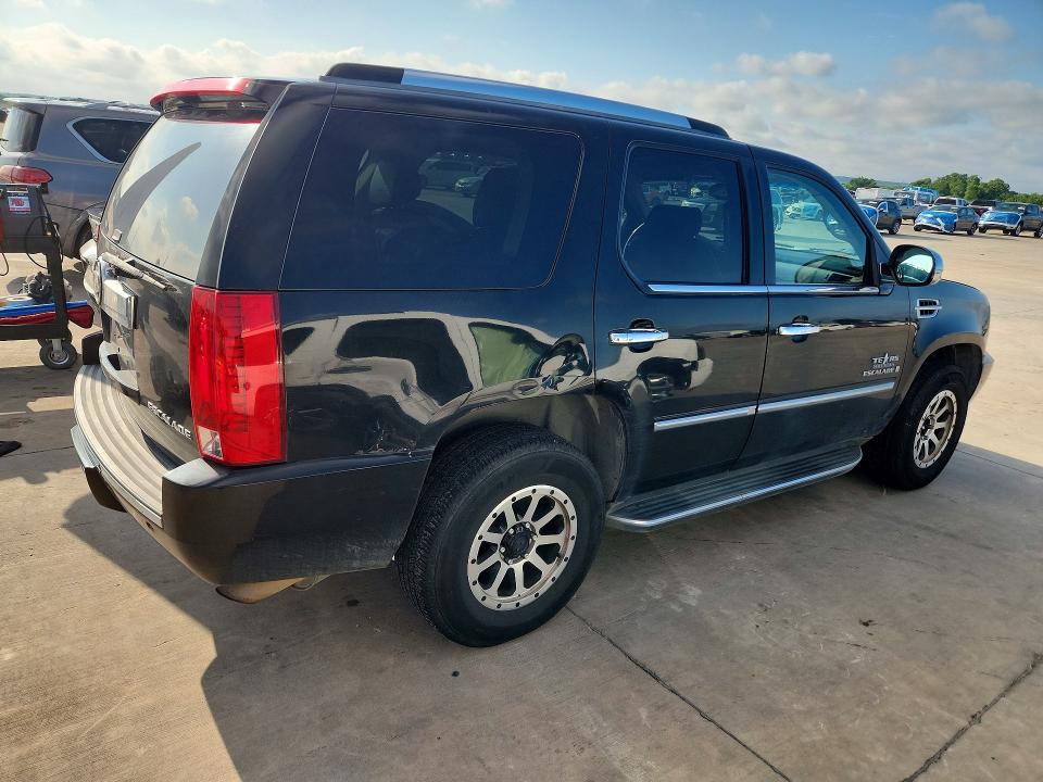 2009 Cadillac Escalade VIN 1GYFK232X9R144056 COPART salvage auction — NORMAL WEAR, Mt - Certificate Of Title, sold $1,000 on 2026-07-02 (photo 3)