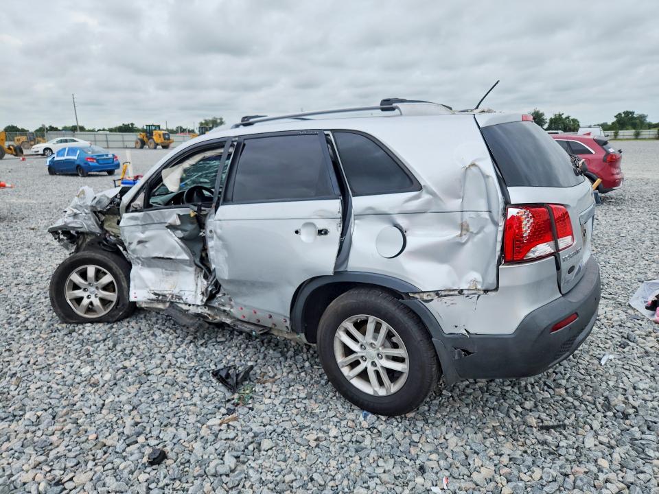 2012 Kia Sorento VIN 5XYKT3A61CG255307 COPART salvage auction — SIDE, Fl - Cert Of Title Slvg Rebuildable, sold $475 on 2026-07-07 (photo 2)