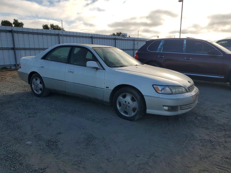 2001 Lexus Es 300 VIN JT8BF28G710321859 COPART salvage auction — NORMAL WEAR, Ca - Dis/Dlr/Exp Only Clean Title, sold $350 on 2026-07-07 (photo 4)