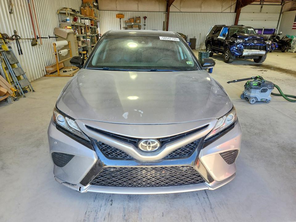 2018 Toyota Camry VIN 4T1B61HK0JU124682 COPART salvage auction — MINOR DENT/SCRATCHES, Va - Non Public Clean Title, sold $6,100 on 2026-07-02 (photo 5)