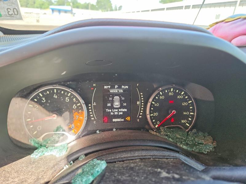 2015 Jeep Renegade VIN ZACCJABT1FPC19155 COPART salvage auction — SIDE, La - Cert Of Title-Salvage, sold $1,750 on 2026-08-13 (photo 9)