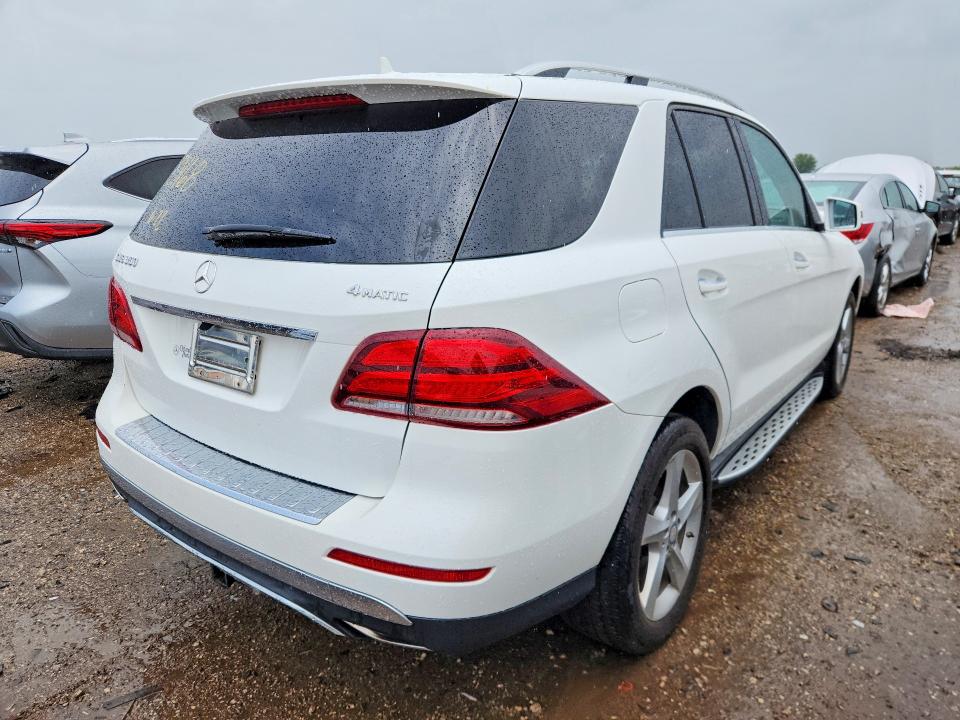 2016 Mercedes-benz VIN 4JGDA5HB2GA812398 COPART salvage auction — MINOR DENT/SCRATCHES, Il - Certificate Of Title (P), sold $4,100 on 2026-07-09 (photo 3)