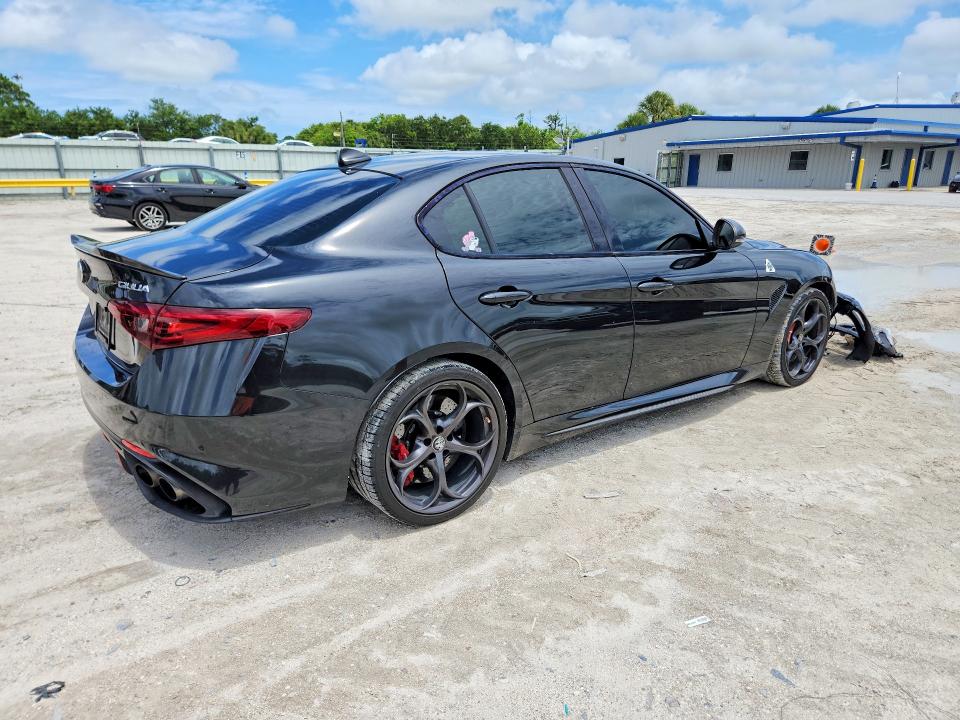 2017 Alfa romeo Giulia VIN ZARFAEAV2H7518277 COPART salvage auction — FRONT END, FL - CERT OF TITLE SLVG REBUILDABLE, sold $3,600 on 2026-07-29 (photo 3)