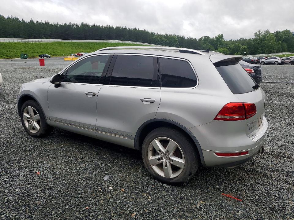 2013 Volkswagen Touareg VIN WVGEF9BPXDD002464 COPART salvage auction — MECHANICAL, Nc - Dealer Only Clean Title, sold $375 on 2026-07-15 (photo 2)