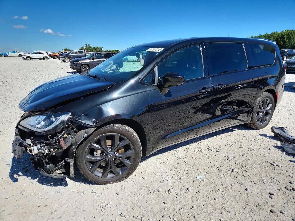 2020 Chrysler Pacifica VIN 2C4RC1FGXLR147364 COPART salvage auction — FRONT END, Mi - Certificate Of Title, sold $6,000 on 2026-07-23 (photo 1)