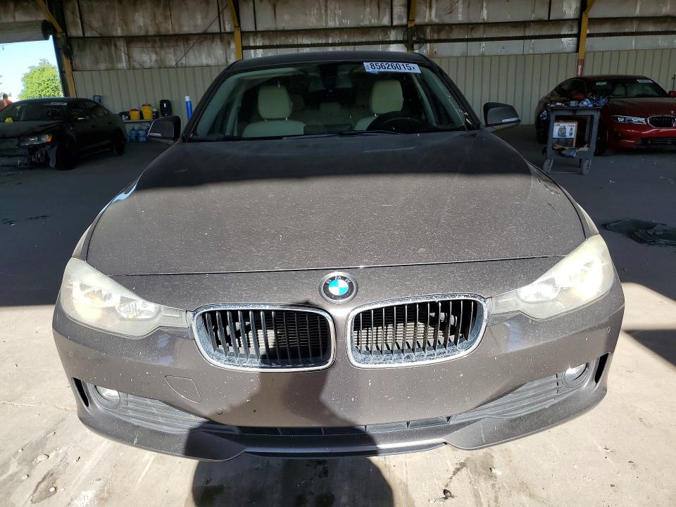 2015 BMW 3er VIN WBA3B1C50FP831838 COPART salvage auction — NORMAL WEAR, Az - Certificate Of Title, sold $2,000 on 2026-07-29 (photo 5)