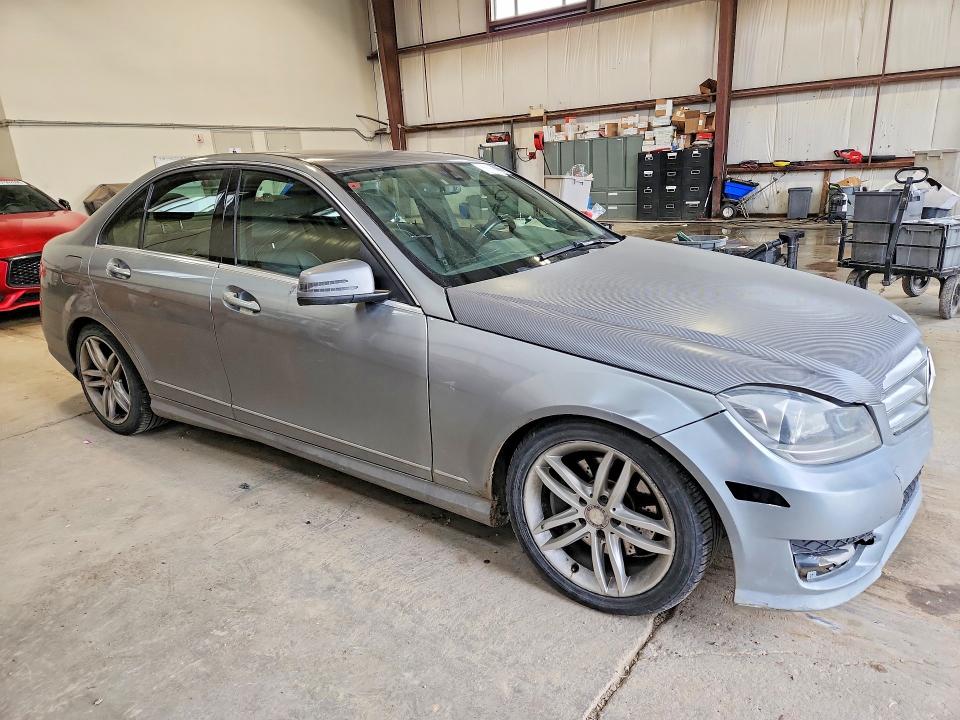2014 Mercedes-benz C-klasse VIN WDDGF8ABXEA917496 COPART salvage auction — HAIL, AB - BOS - REBUILT, sold $3,400 on 2026-07-09 (photo 4)
