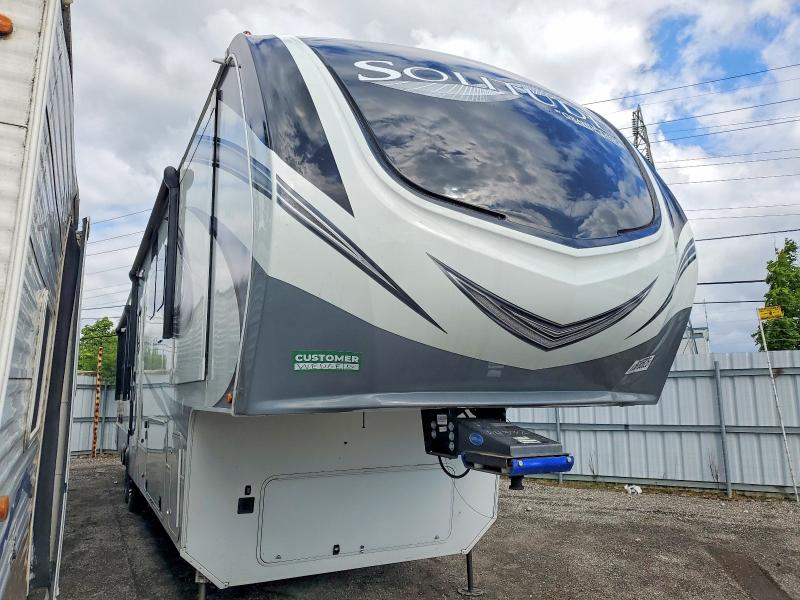 2022 Grand design Recreational VIN 573FS4222NAA11332 COPART salvage auction — ROOF, ON - PERMIT NO BRAND - UNFIT, sold $2,500 on 2026-07-30 (photo 1)