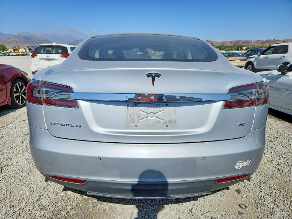 2014 Tesla Model s VIN 5YJSA1H1XEFP52371 COPART salvage auction — MINOR DENT/SCRATCHES, Ca - Dis/Dlr/Exp Only Clean Title, sold $3,850 on 2026-07-14 (photo 6)