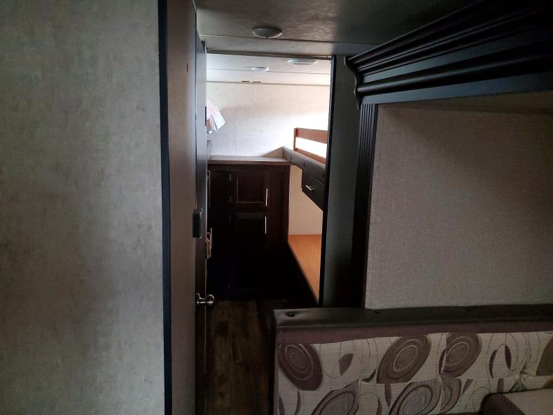 2017 Forest riv Recreational vehicle (rv) VIN 4X4TCKE22HK039192 COPART salvage auction — HAIL, KS - CERT OF TITLE-SALVAGE, sold $7,000 on 2026-07-16 (photo 6)