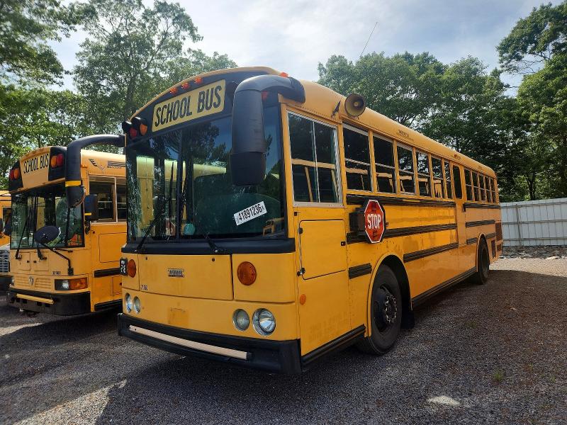 2012 Thomas Saf-t-liner hdx VIN 1T7YN4E20C1150021 COPART salvage auction — NORMAL WEAR, RI - CERTIFICATE OF TITLE, sold $1,600 on 2026-07-08 (photo 2)