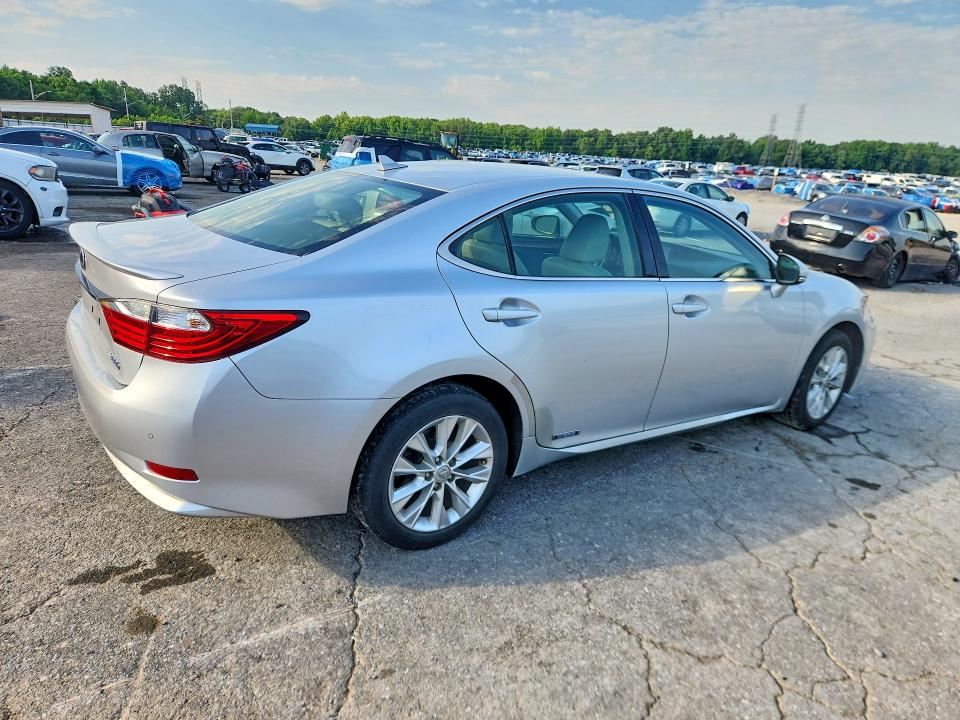 2014 Lexus VIN JTHBW1GG0E2044915 COPART salvage auction — MINOR DENT/SCRATCHES, Tn - Certificate Of Title, sold $6,800 on 2026-07-28 (photo 3)
