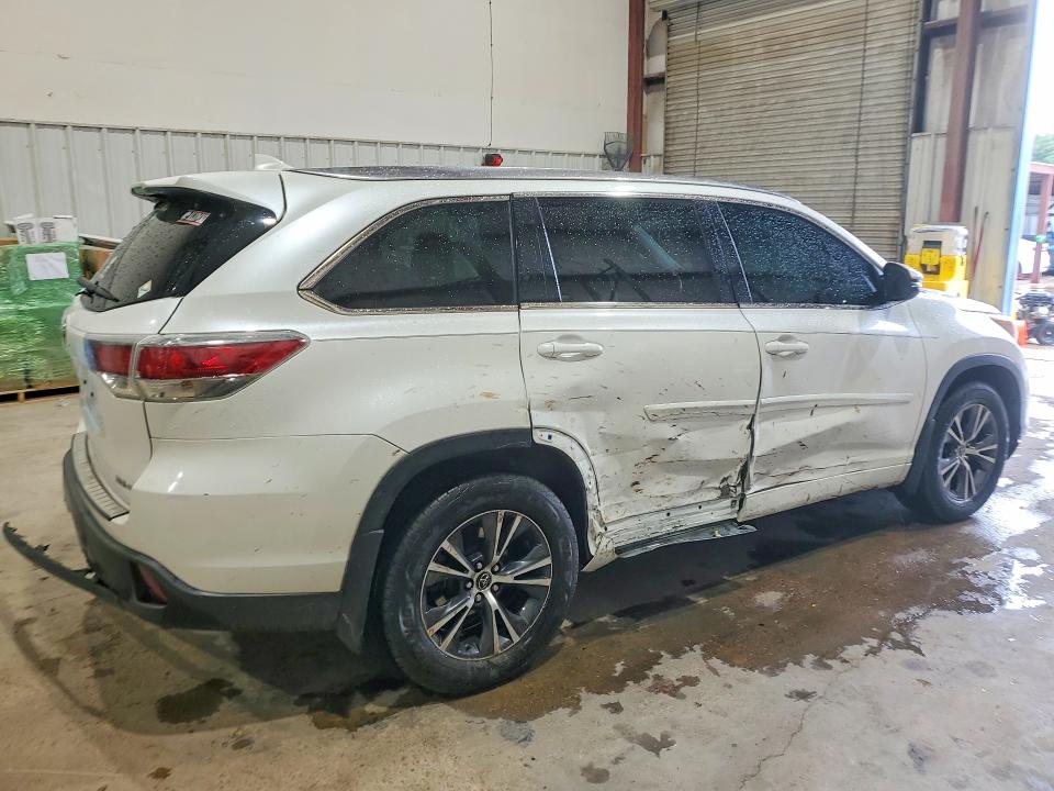 2016 Toyota VIN 5TDJKRFH5GS352661 COPART salvage auction — FRONT END, Salvage Title, sold $300 on 2026-07-24 (photo 3)
