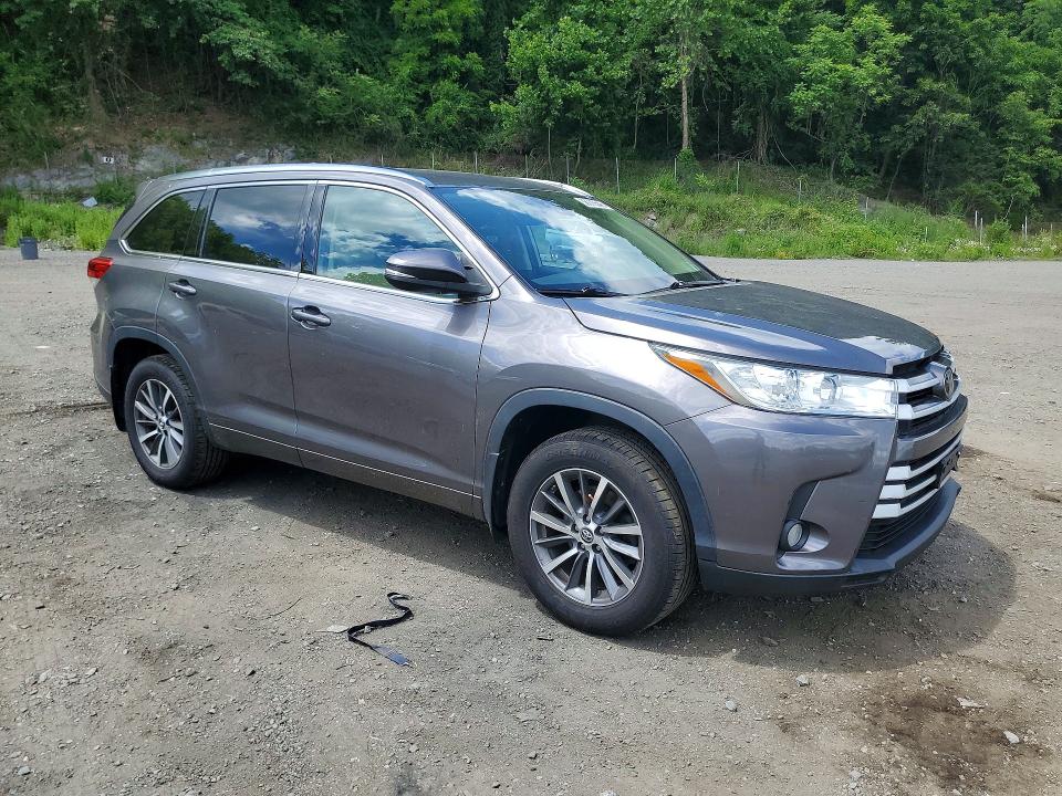 2018 Toyota Highlander VIN 5TDJZRFH7JS561872 COPART salvage auction — MINOR DENT/SCRATCHES, Ny - Certificate Of Title (P), sold $12,000 on 2026-07-14 (photo 4)