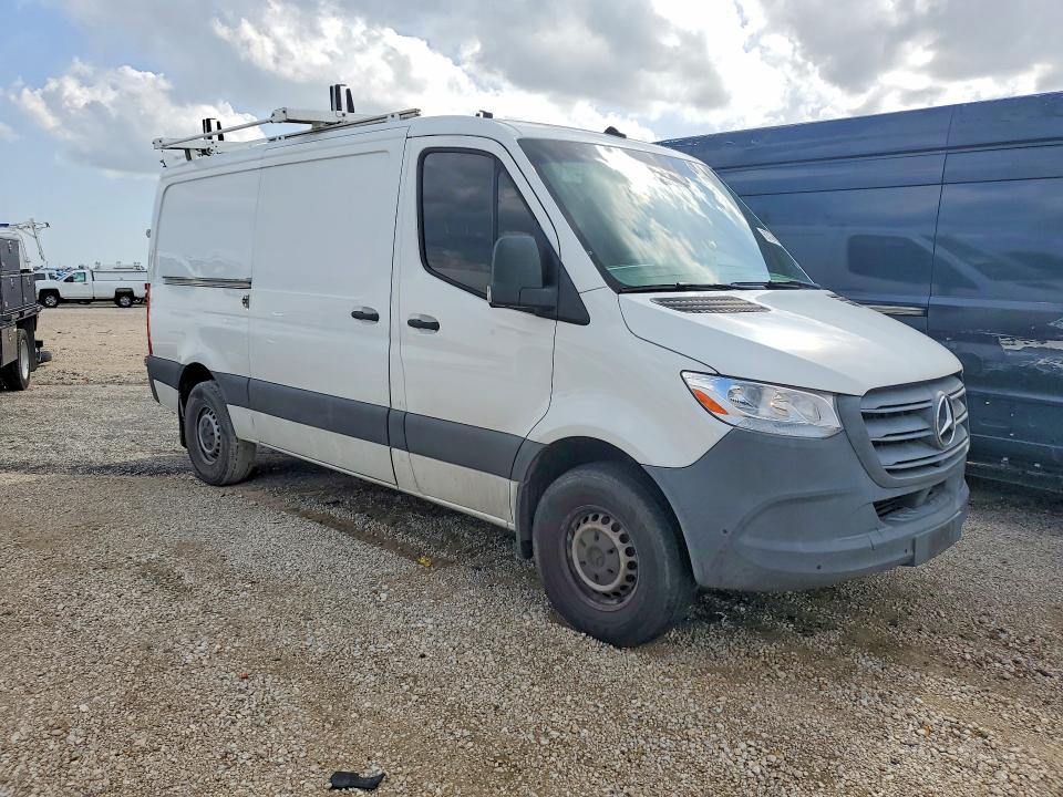 2019 Mercedes-benz Sprinter VIN W1Y70BGY3KT017894 COPART salvage auction — MINOR DENT/SCRATCHES, Tx - Certificate Of Title, sold $4,000 on 2026-07-14 (photo 4)