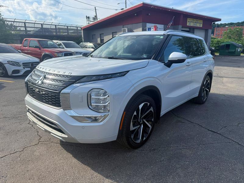 2022 Mitsubishi Outlander VIN JA4J4VA8XNZ082150 COPART salvage auction — MINOR DENT/SCRATCHES, IN - CERTIFICATE OF TITLE (P), sold $9,300 on 2026-07-17 (photo 1)