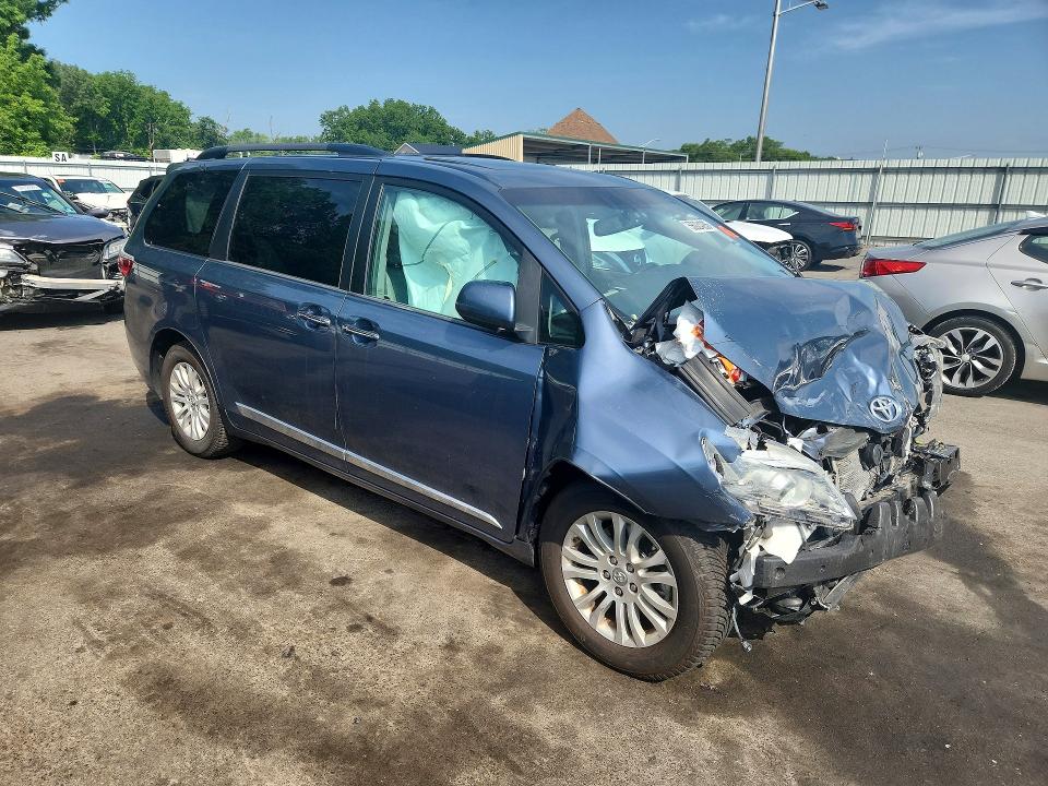 2017 Toyota VIN 5TDYZ3DC6HS885991 COPART salvage auction — FRONT END, Nj - Cert Of Title-Salvage, sold $1,700 on 2026-07-16 (photo 4)