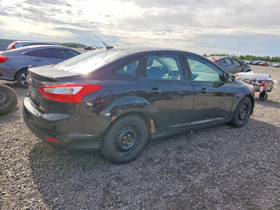 2014 Ford VIN 1FADP3F29EL342890 COPART salvage auction — MINOR DENT/SCRATCHES, On - Permit No Brand - Unfit, sold $1,600 on 2026-07-03 (photo 3)