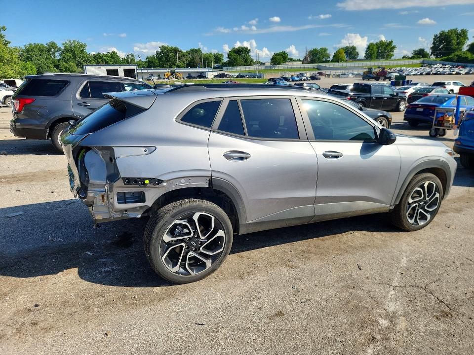 2025 Chevrolet Trax VIN KL77LJEP4SC136793 COPART salvage auction — REAR END, Mo - Salvage Certificate Of Title, sold $8,500 on 2026-07-24 (photo 3)
