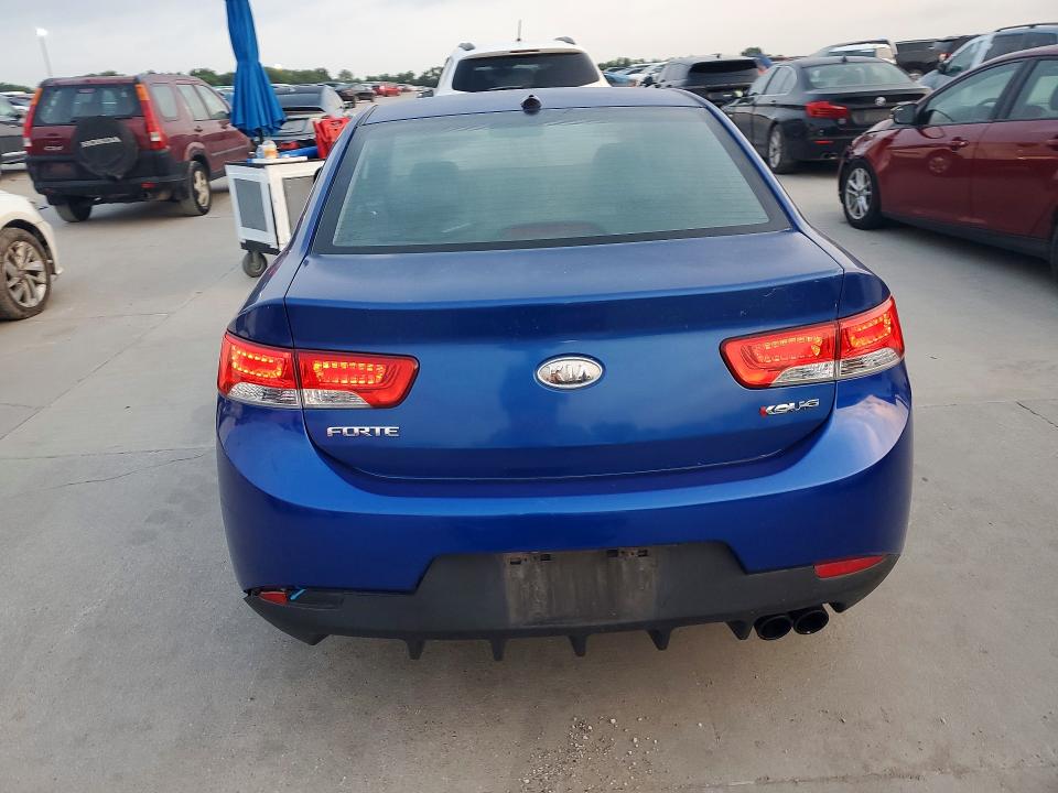 2013 Kia Forte VIN KNAFW6A38D5677002 COPART salvage auction — MINOR DENT/SCRATCHES, Tx - Certificate Of Title, sold $975 on 2026-07-13 (photo 6)