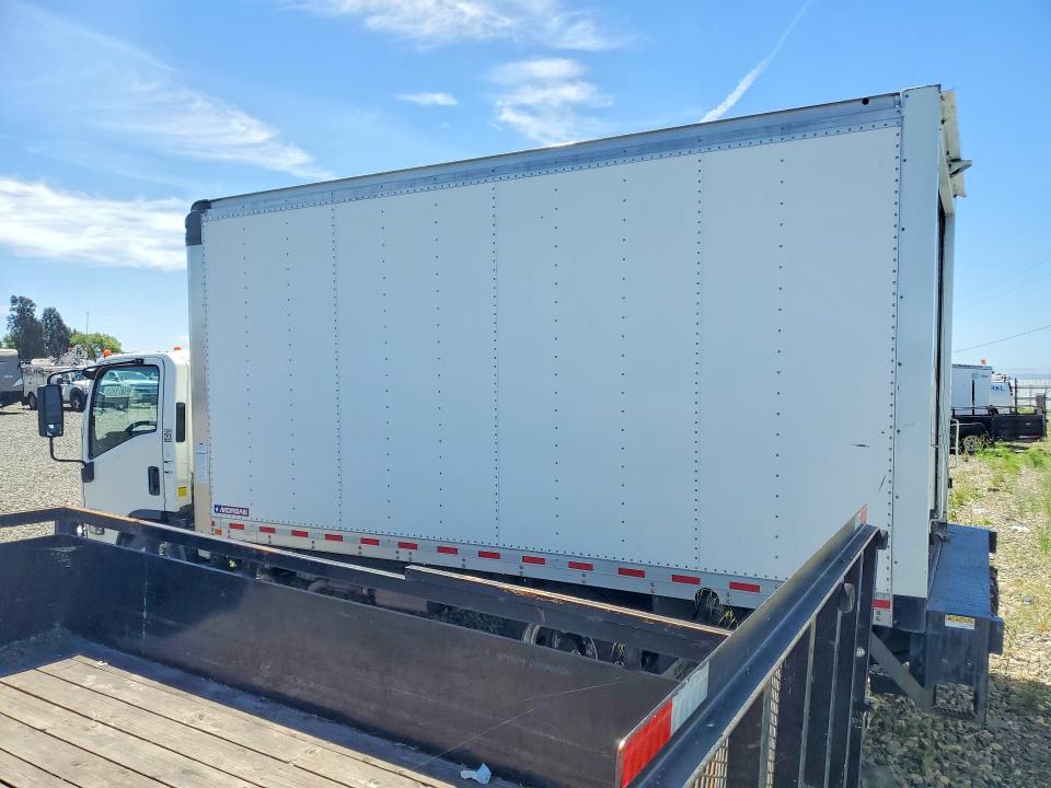 2021 Chevrolet 4500 VIN 54DCDW1D8MS200250 COPART salvage auction — SIDE, Ca - Dis/Dlr/Exp Only Clean Title, sold $10,800 on 2026-07-09 (photo 2)