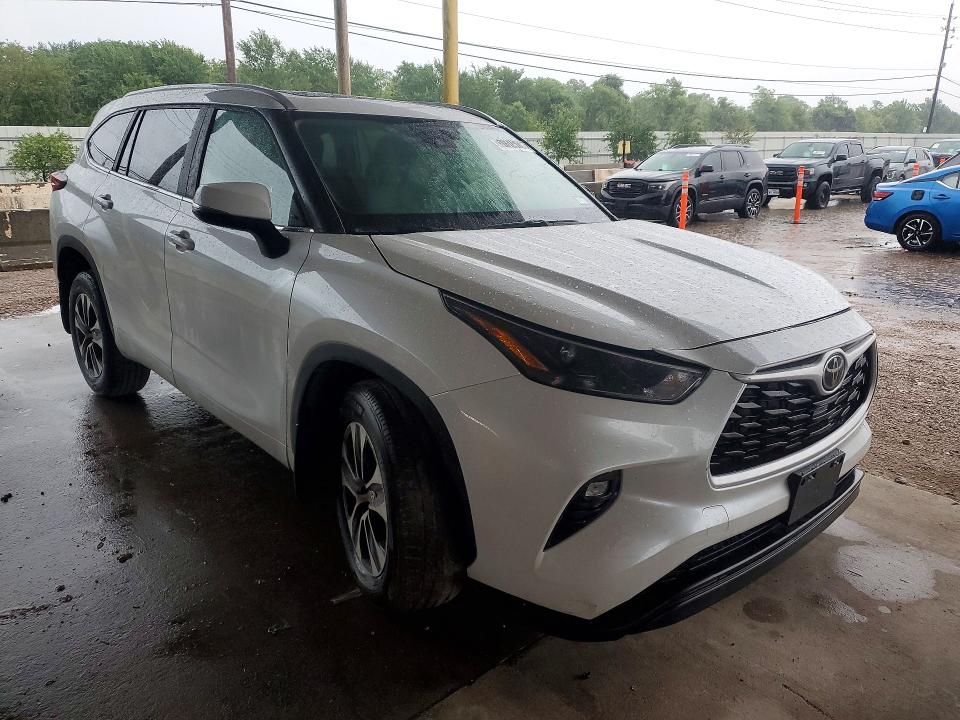 2026 Toyota VIN 5TDKDRBH0TS608493 COPART salvage auction — FRONT END, Tx - Certificate Of Title, sold $32,000 on 2026-07-06 (photo 4)
