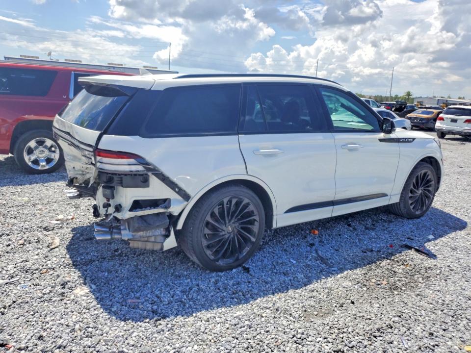 2023 Lincoln VIN 5LM5J7WCXPGL21986 COPART salvage auction — REAR END, Fl - Certificate Of Title, sold $16,800 on 2026-07-09 (photo 3)