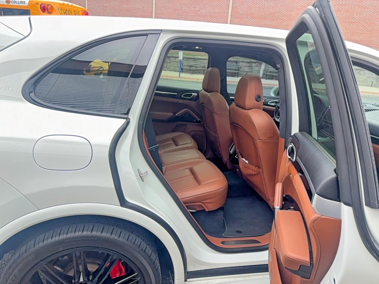 2016 Porsche Cayenne VIN WP1AD2A21GLA79142 COPART salvage auction — Normal Wear, NY - CERT OF TITLE-REBUILT SALVAGE (P), sold $1,500 on 2026-06-30 (photo 6)