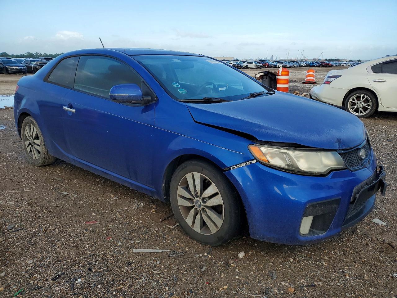 2013 Kia Forte VIN KNAFU6A24D5670660 COPART salvage auction — Front End, TX - SALVAGE VEHICLE TITLE, sold $875 on 2026-07-09 (photo 4)