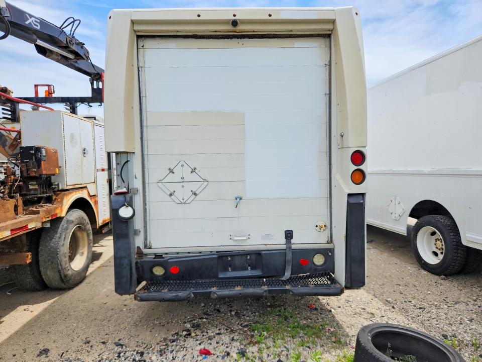 2014 Isuzu Npr VIN JALB4T171E7W00050 COPART salvage auction — REAR END, IL - CERTIFICATE OF TITLE, sold $150 on 2026-07-23 (photo 6)