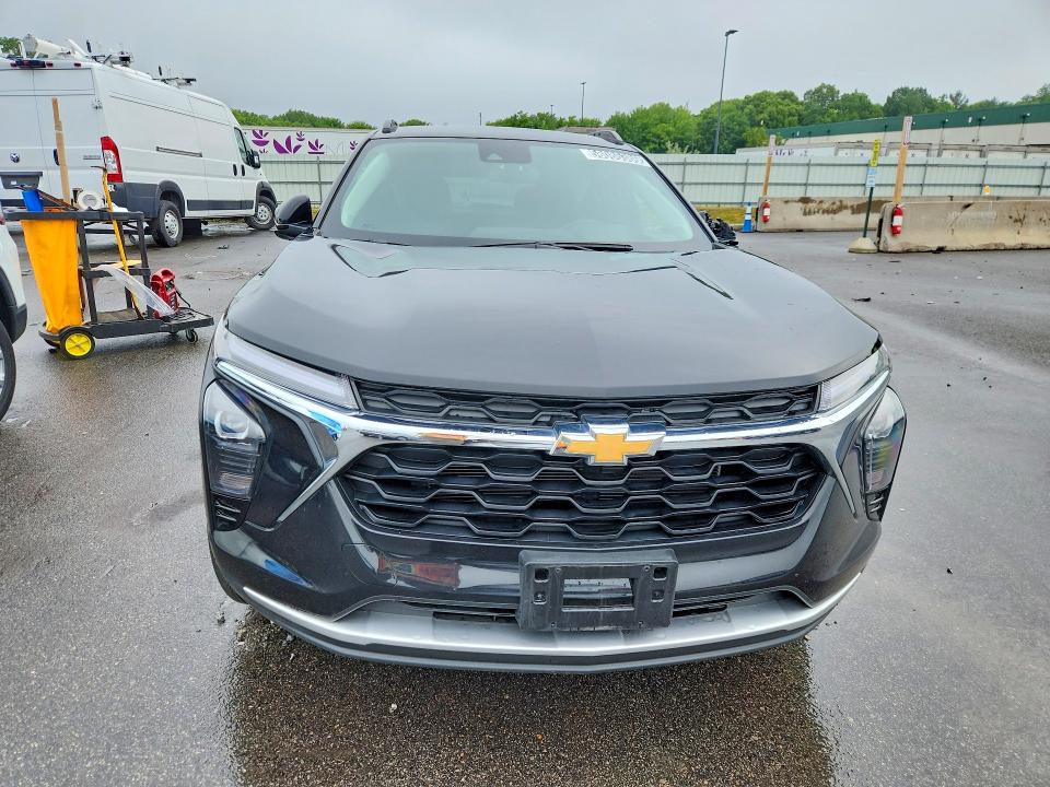 2025 Chevrolet Trax VIN KL77LHEP7SC264275 COPART salvage auction — SIDE, VA - CERT OF TITLE - SALVAGE, sold $4,400 on 2026-07-22 (photo 5)