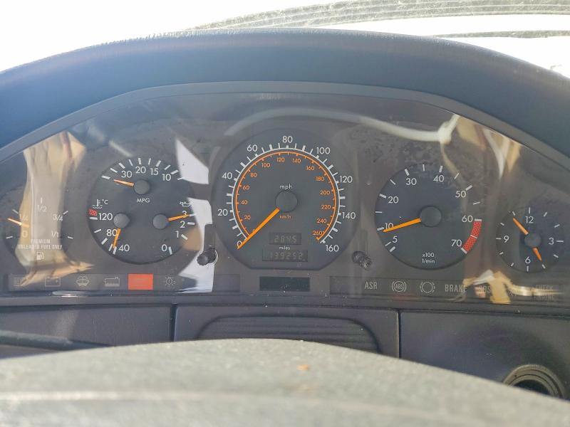 1994 Mercedes-benz S-klasse VIN WDBGA51E8RA152889 COPART salvage auction — MINOR DENT/SCRATCHES, Ut - Certificate Of Title, sold $625 on 2026-07-20 (photo 9)