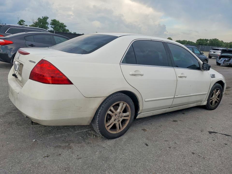 2007 Honda Accord VIN JHMCM56317C009636 COPART salvage auction — SIDE, FL - CERT OF TITLE SLVG REBUILDABLE, sold $375 on 2026-07-09 (photo 3)