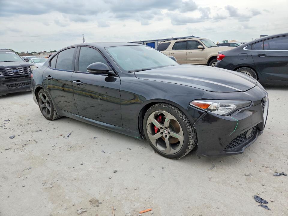 2018 Alfa romeo Giulia VIN ZARFAEBN8J7566189 COPART salvage auction — FRONT END, Tx - Salvage Vehicle Title, sold $2,100 on 2026-07-28 (photo 4)